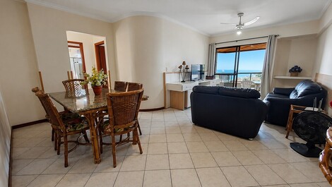Apartamento 03 dorm. Vista mar locação em Bombinhas (LA0012)