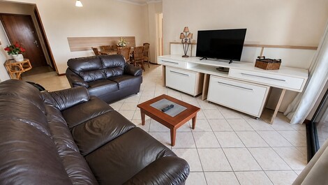 Apartamento 03 dorm. Vista mar locação em Bombinhas (LA0012)