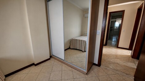 Apartamento 03 dorm. Vista mar locação em Bombinhas (LA0012)