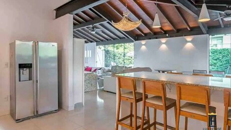 Great vacation home in Jurerê