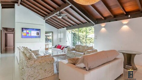 Great vacation home in Jurerê