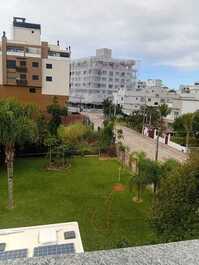 Apartamento 3 suítes a 400m da Praia do Mariscal