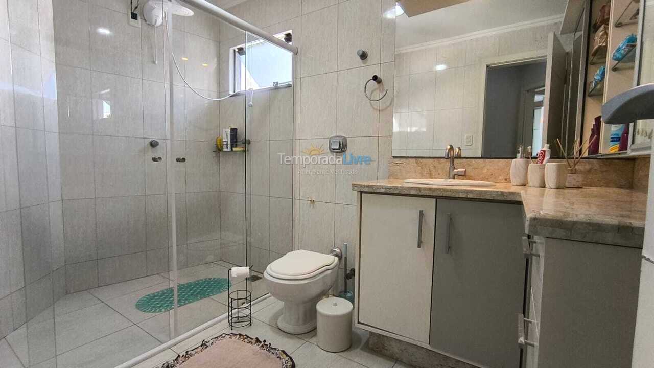 Apartamento para aluguel de temporada em Itapema (Meia Praia)
