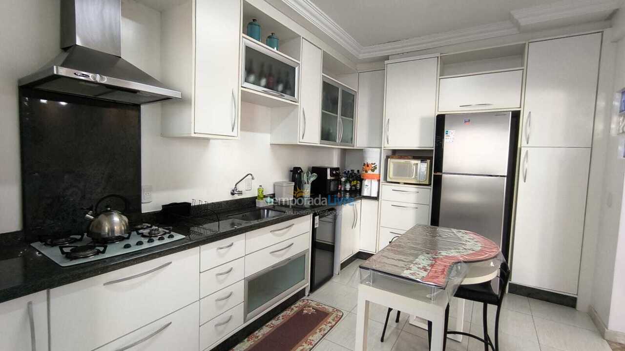 Apartamento para aluguel de temporada em Itapema (Meia Praia)