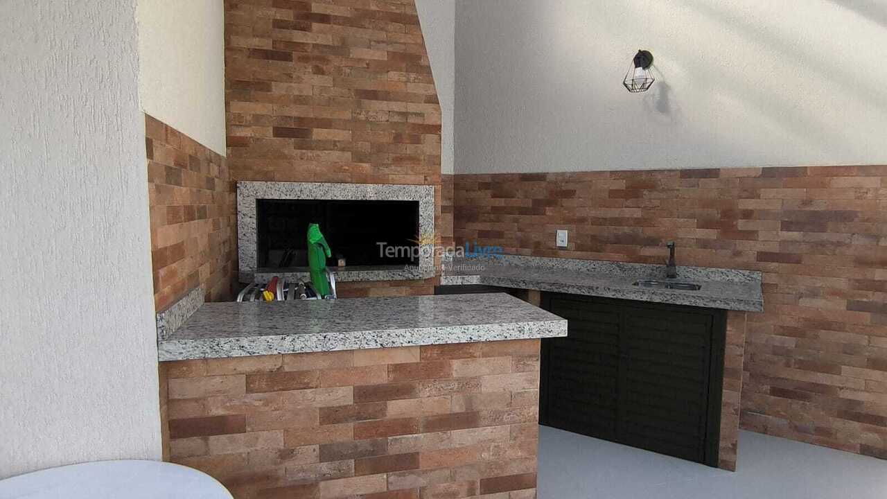 Apartamento para aluguel de temporada em Itapema (Meia Praia)