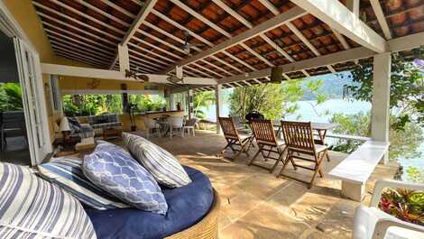 House with Private Beach and Ocean View