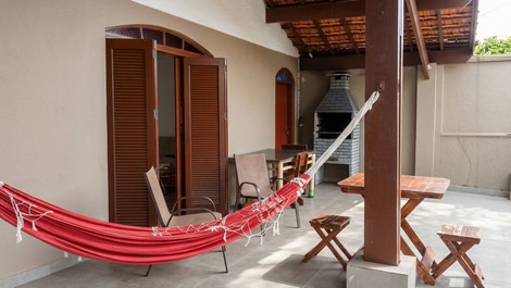 Linda casa a 50 metros da praia - Pé na Areaia - Bairro Nobre - PG