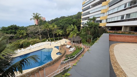 Hotel de lujo en Morro do Sorocotuba con vistas al océano.