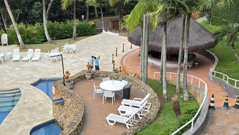 Hotel de lujo en Morro do Sorocotuba con vistas al océano.