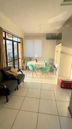 Apartamento com vista mar no centrinho dos Ingleses.