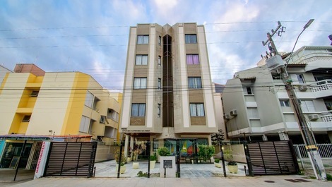 Apartamento em condomino com piscina