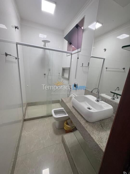 Apartamento para aluguel de temporada em Marataízes (Praia Central)