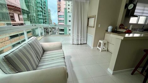 AMPLO APARTAMENTO COM 4 DORMITÓRIOS NA MEIA PRAIA