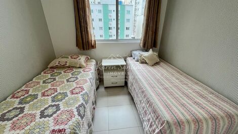 AMPLO APARTAMENTO COM 4 DORMITÓRIOS NA MEIA PRAIA