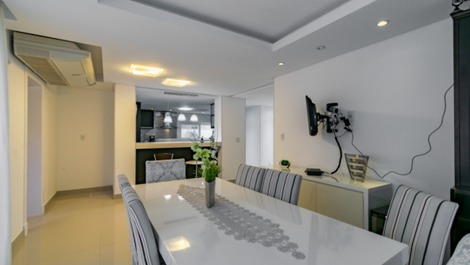 House with pool in Jurerê Internacional