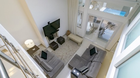House with pool in Jurerê Internacional