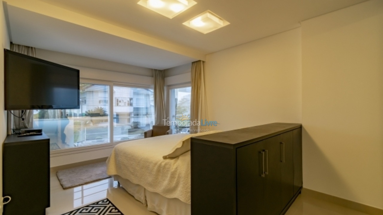 House for vacation rental in Florianopolis (Jurerê Internacional)