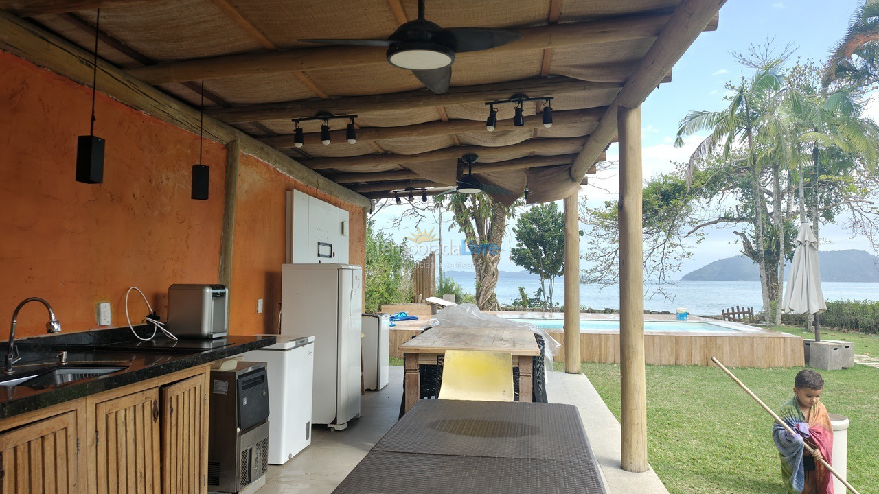 Casa para aluguel de temporada em Ubatuba (Praia do Lázaro)