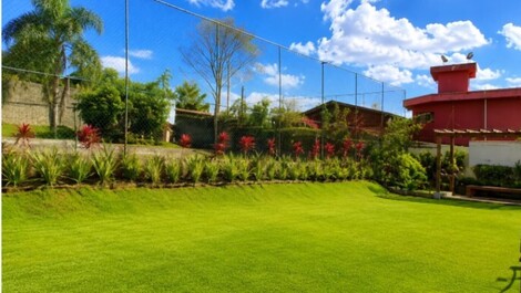 ✨ Country house in Cotia, with swimming pool, barbecue area and soccer field.