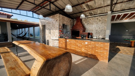 Country house in Boituva with heated pool, big screen TV and jacuzzi.