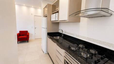 Apartamento Amplo com 2 suítes na Praia de Mariscal cod. 044