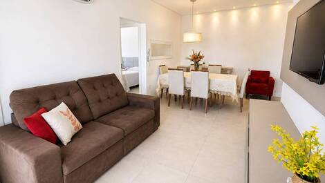Apartamento Amplo com 2 suítes na Praia de Mariscal cod. 044