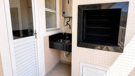 Apartamento Amplo com 2 suítes na Praia de Mariscal cod. 044