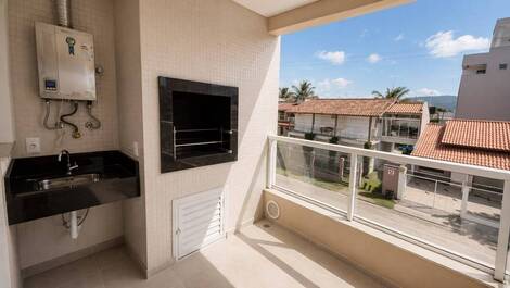 Apartamento Amplo com 2 suítes na Praia de Mariscal cod. 044