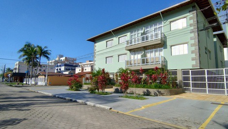 Apartamento en Praia Grande, Ubatuba, 2 dormitorios (1 suite), a 150 m de la playa.