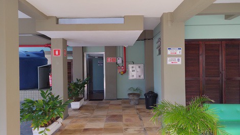 Apartamento en Praia Grande, Ubatuba, 2 dormitorios (1 suite), a 150 m de la playa.
