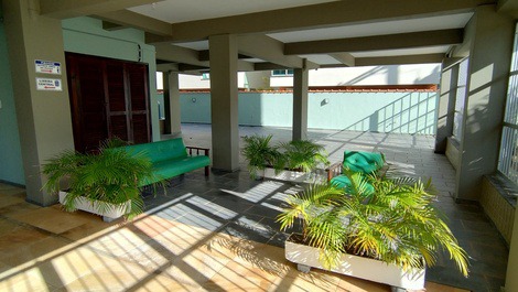 Apartamento en Praia Grande, Ubatuba, 2 dormitorios (1 suite), a 150 m de la playa.