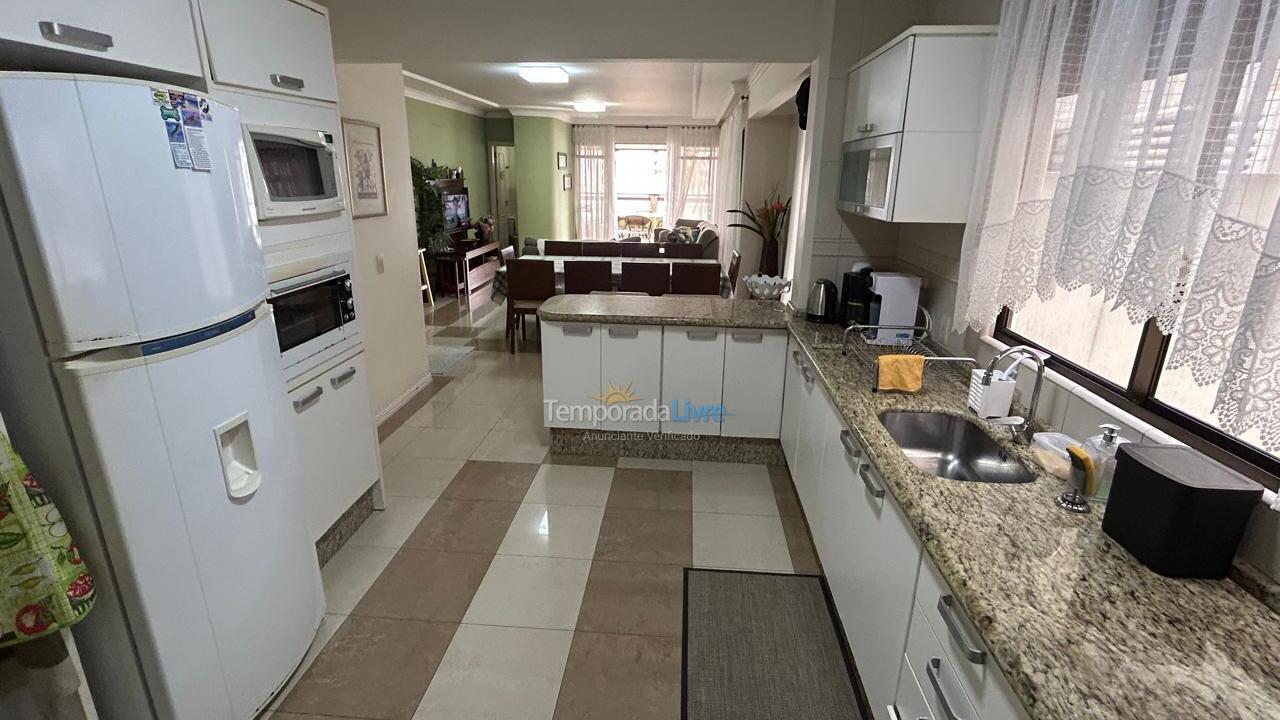 Apartment for vacation rental in Itapema (Centro)