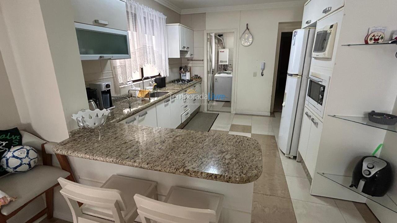 Apartment for vacation rental in Itapema (Centro)