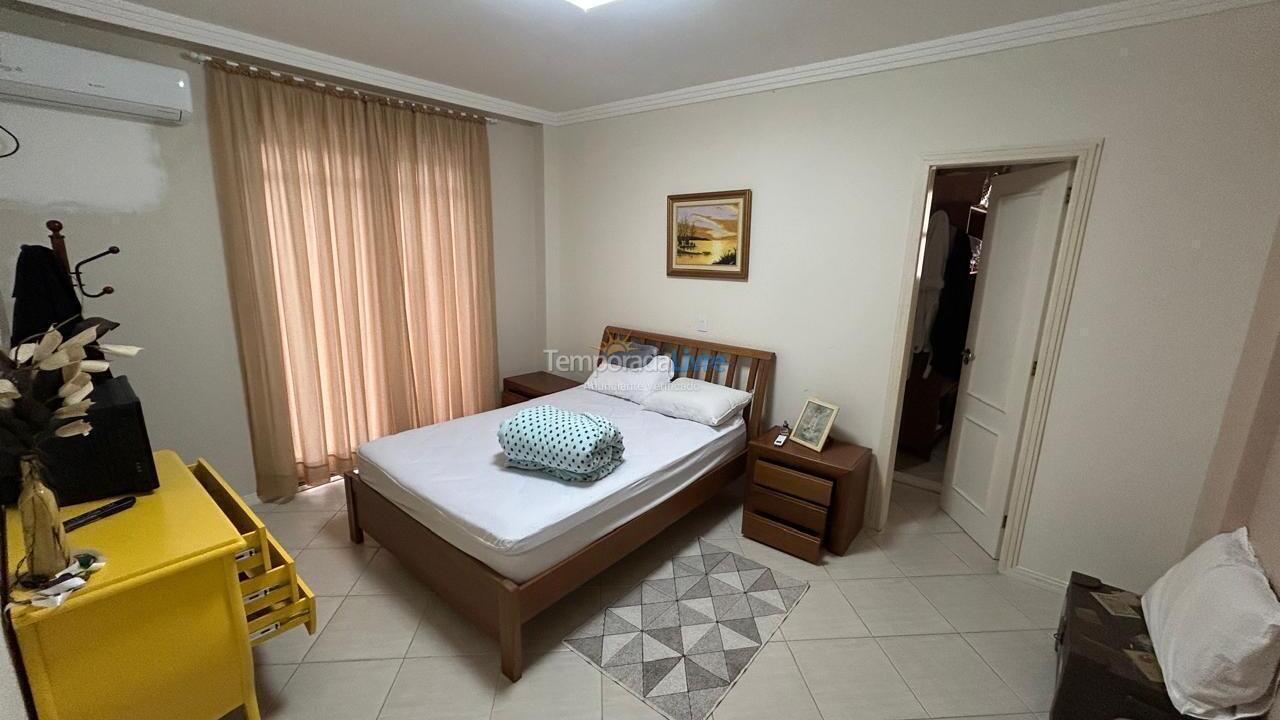 Apartment for vacation rental in Itapema (Centro)