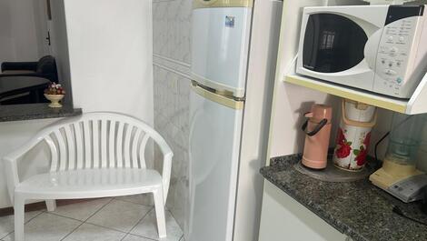Excelente apartamento de 3 habitaciones en un edificio frente a la playa.