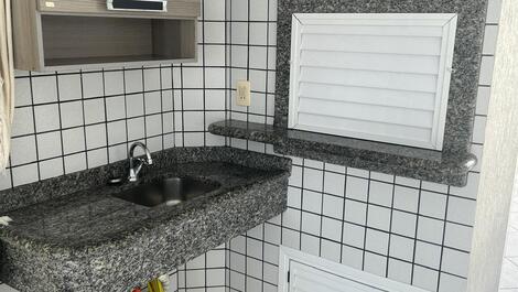 Excelente apartamento de 3 habitaciones en un edificio frente a la playa.