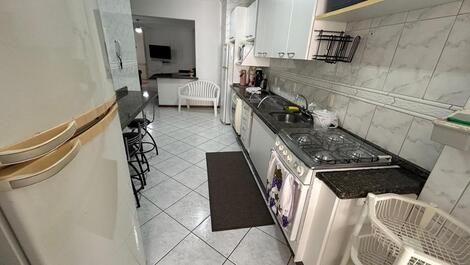 Excelente apartamento de 3 habitaciones en un edificio frente a la playa.