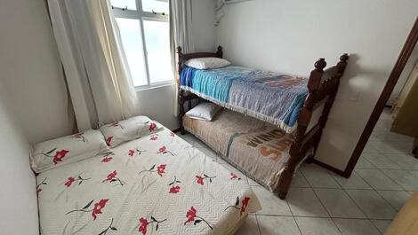 Excelente apartamento de 3 habitaciones en un edificio frente a la playa.