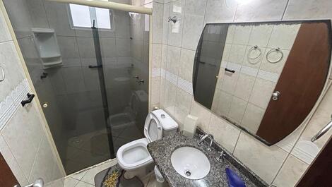 Excelente apartamento de 3 habitaciones en un edificio frente a la playa.