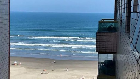 Pé na areia a partir de 170,00 a diária. Limite 6 pessoas.