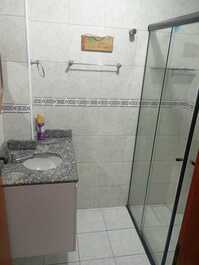 Pé na areia a partir de 170,00 a diária. Limite 6 pessoas.
