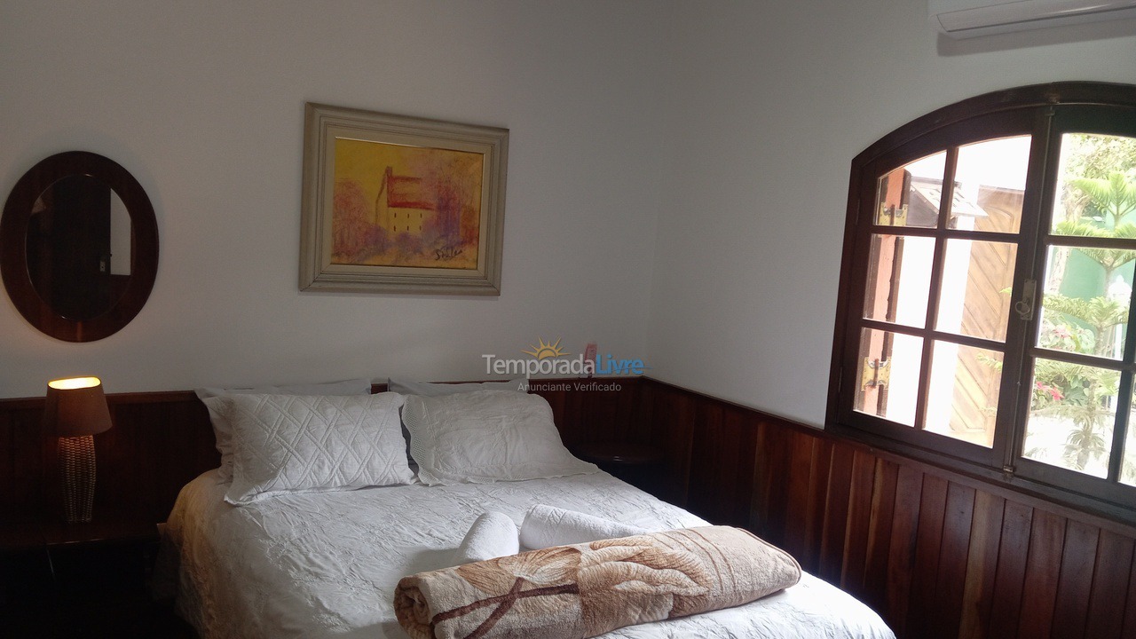Casa para aluguel de temporada em Ubatuba (Praia de Itamambuca)