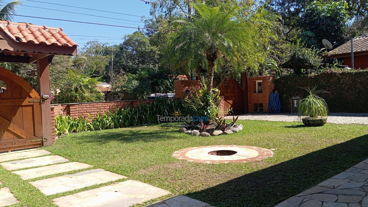 Casa para aluguel de temporada em Ubatuba (Praia de Itamambuca)
