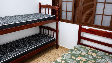 Linda casa a 50 metros da praia - Pé na Areaia - Bairro Nobre - PG