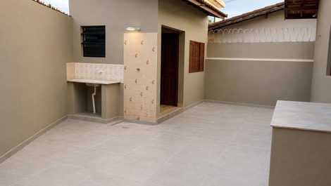 Linda casa a 50 metros da praia - Pé na Areaia - Bairro Nobre - PG