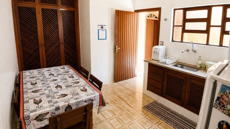 Linda casa a 50 metros da praia - Pé na Areaia - Bairro Nobre - PG