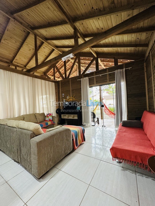 Casa para alquiler de vacaciones em São Francisco do Sul (Praia de Capri)