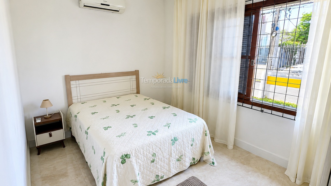 Casa para aluguel de temporada em Florianopolis (Canasvieiras)