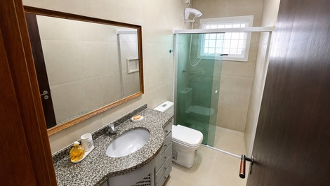 🏡 Casa Espaçosa com 4 Dorm em Canasvieiras – Próxima ao Mar 🌊