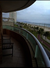 Pie en la arena Gran balcón hermoso frente al mar